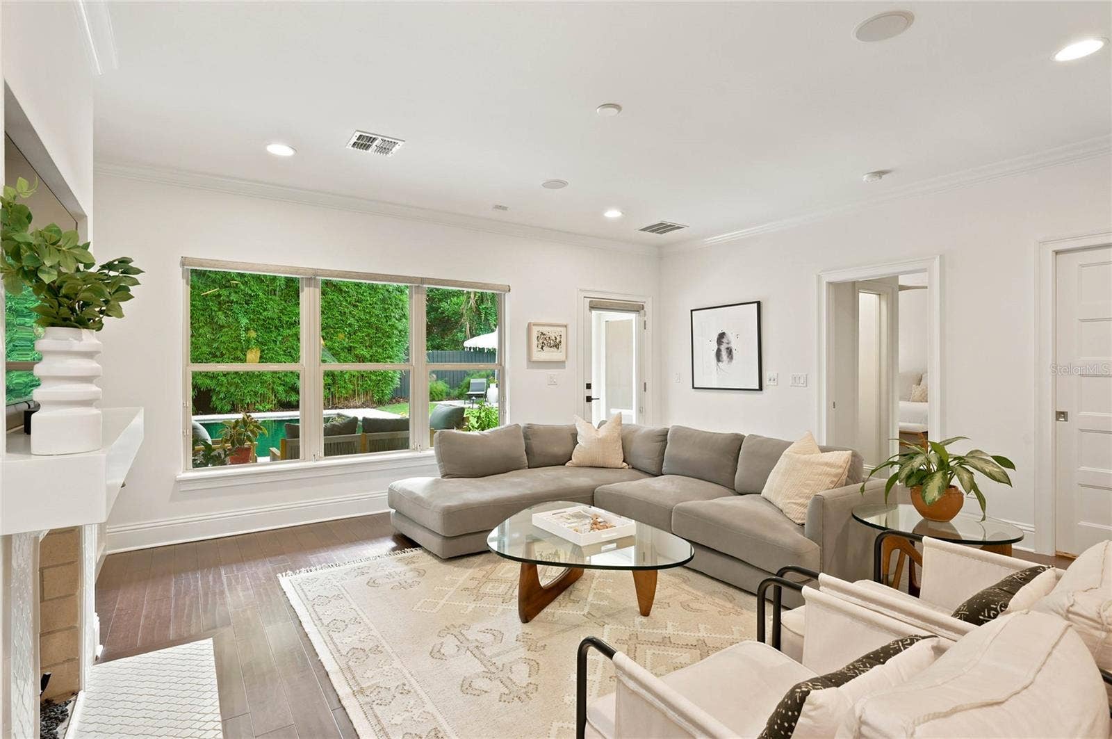 1707 ASHER LANE, Orlando, FL 32803 Family room overlooking verandah, pool and backyard