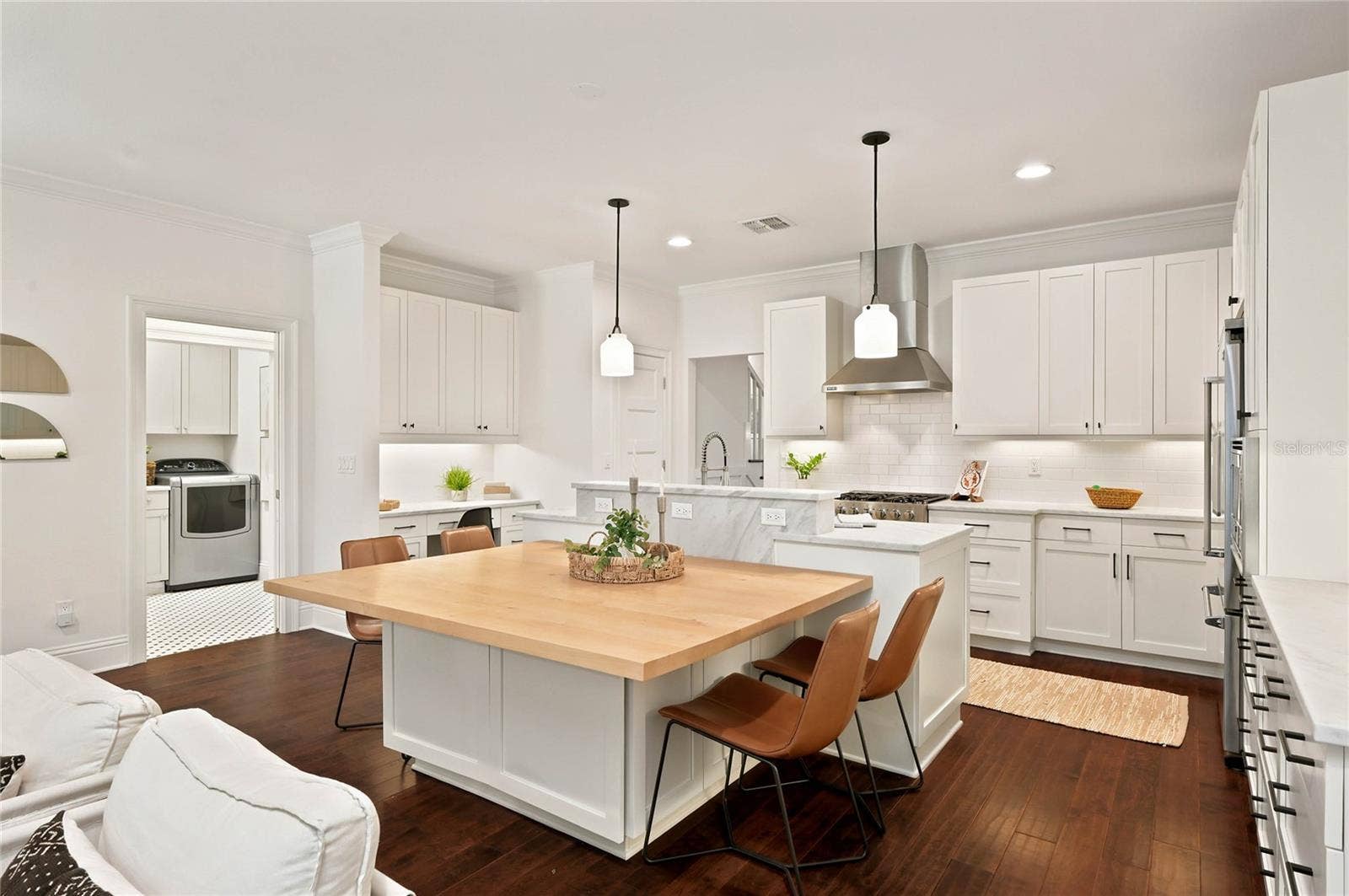 1707 ASHER LANE, Orlando, FL 32803 Custom pendant lighting completing the island