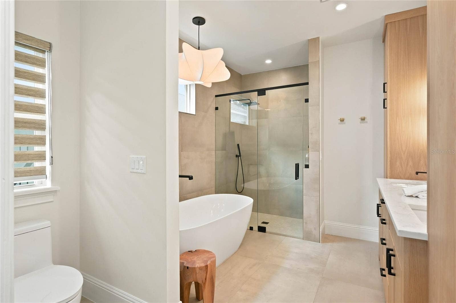 1707 ASHER LANE, Orlando, FL 32803 Brand new stunning Owners spa style bath