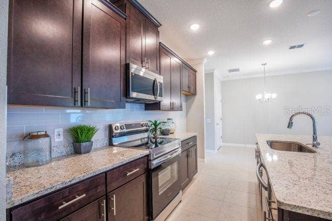 39 POPLAR DRIVE, Palm Coast, FL 32164 Model home - actual features may vary.