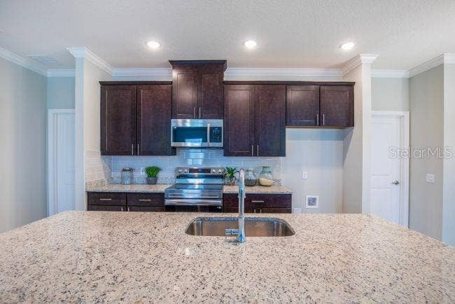 39 POPLAR DRIVE, Palm Coast, FL 32164 Model home - actual features may vary.