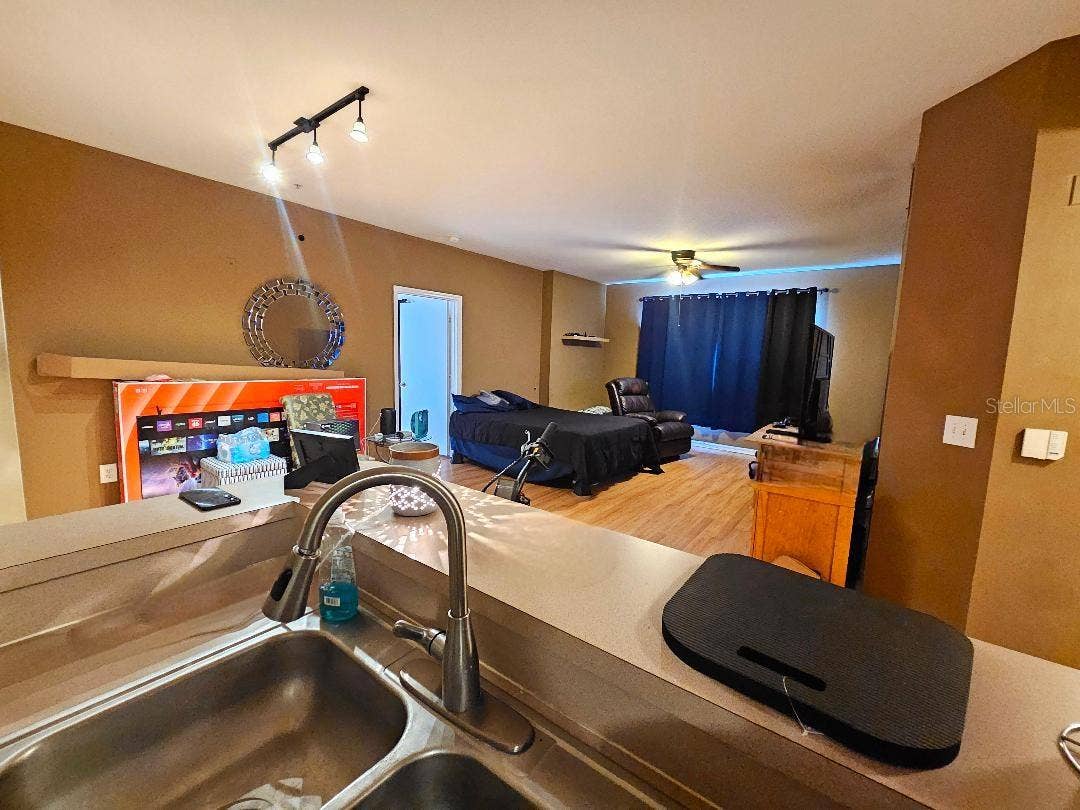 5572 METROWEST BOULEVARD, #312, Orlando, FL 32811 5506 MetroWest Blvd,#206, #206-1 bed 1 bath-Kitchen