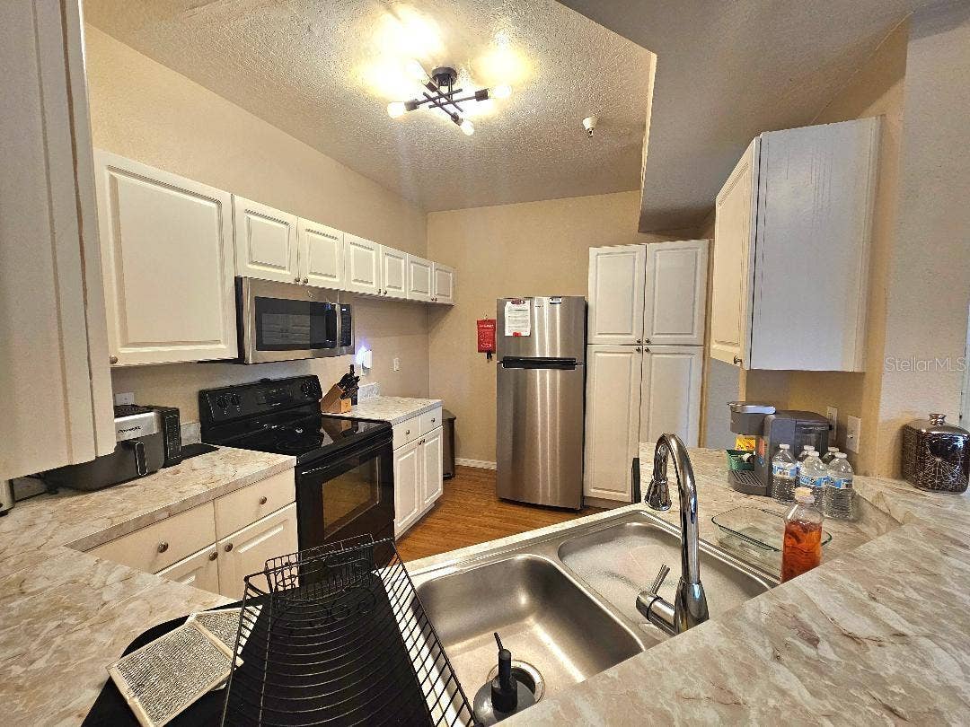 5572 METROWEST BOULEVARD, #312, Orlando, FL 32811 5536 MetroWest Blvd, #111-2 beds 2 baths-Kitchen