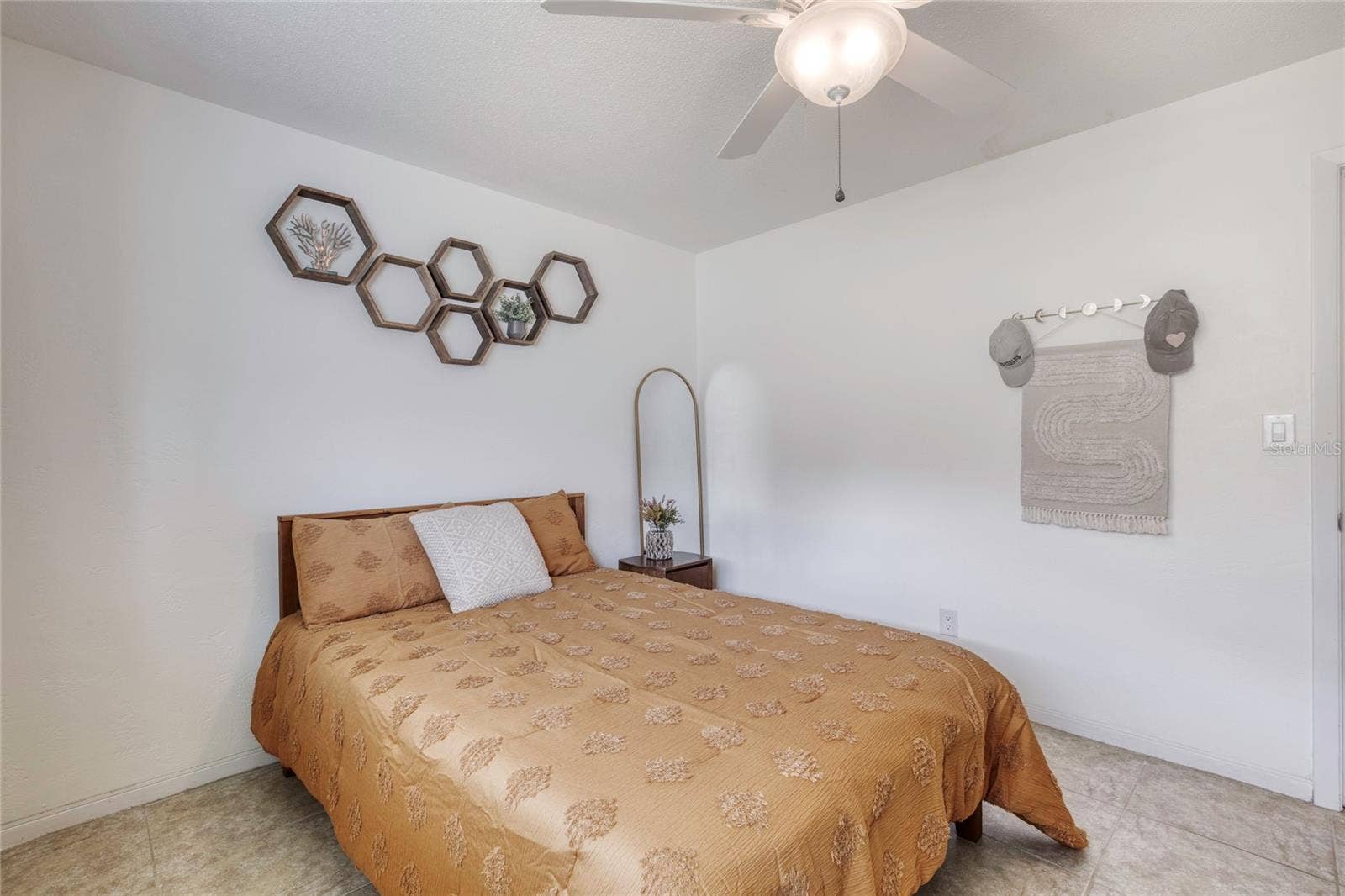 2565 S PENINSULA DRIVE, Daytona Beach, FL 32118