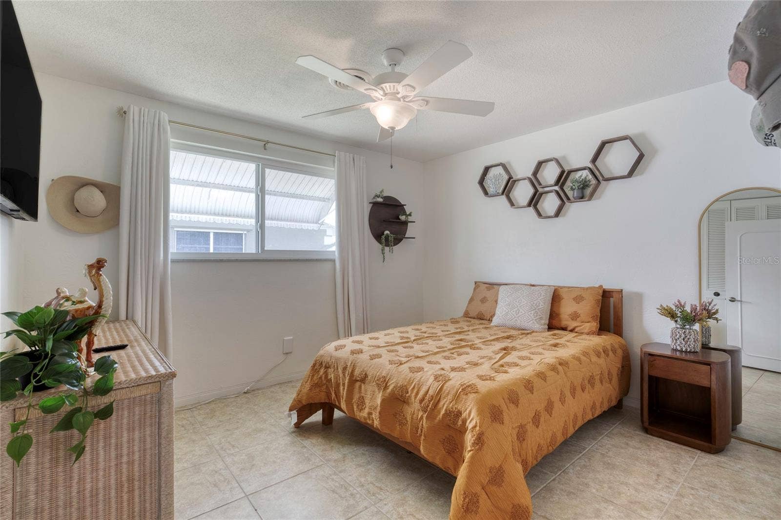 2565 S PENINSULA DRIVE, Daytona Beach, FL 32118