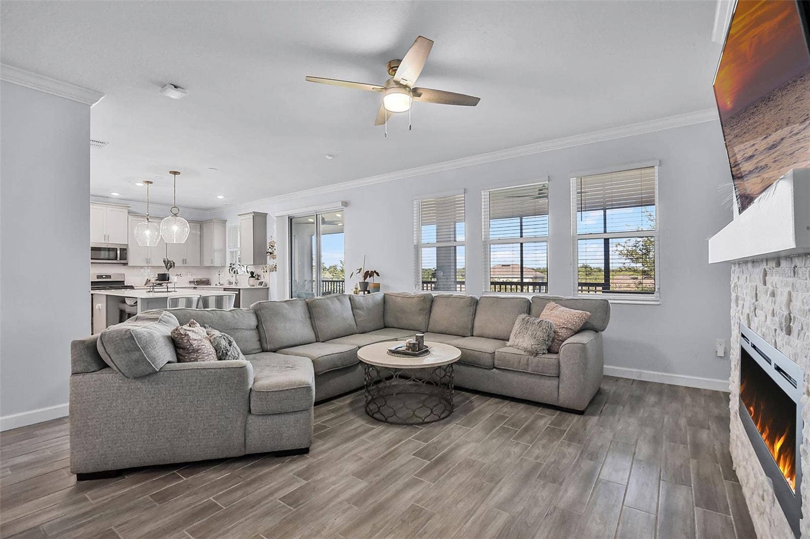 1123 DORA PARC LANE, Mount Dora, FL 32757