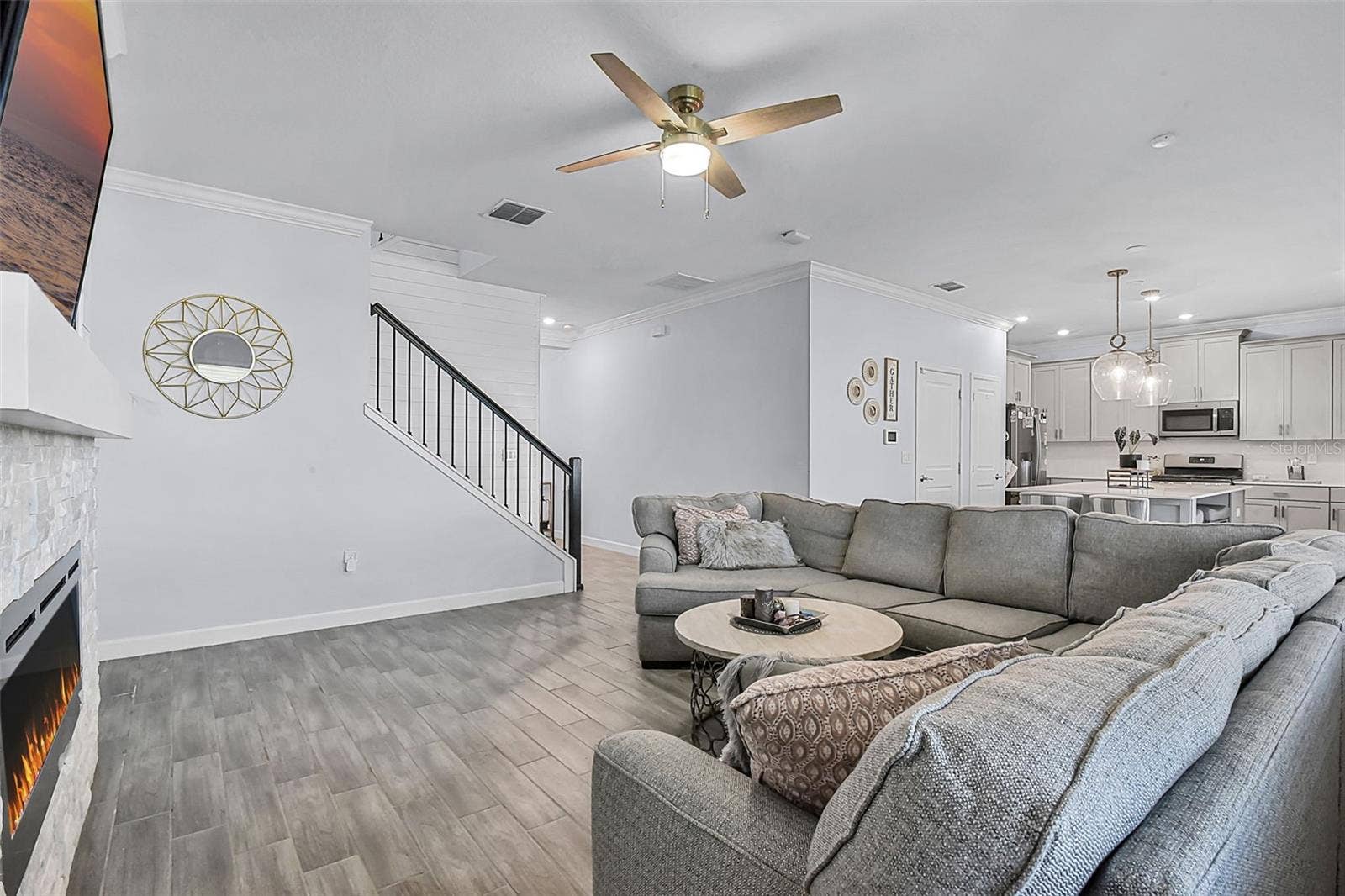 1123 DORA PARC LANE, Mount Dora, FL 32757