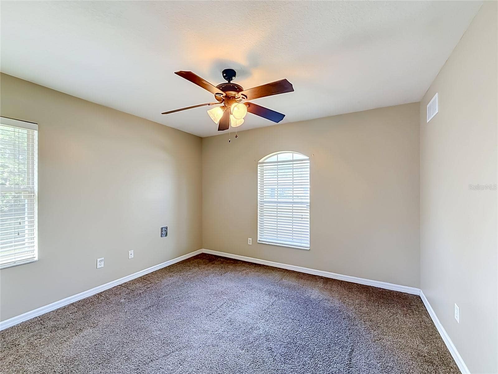 31 FIR DRIVE, Ocala, FL 34472 31 FIR DRIVE, Ocala, FL 34472