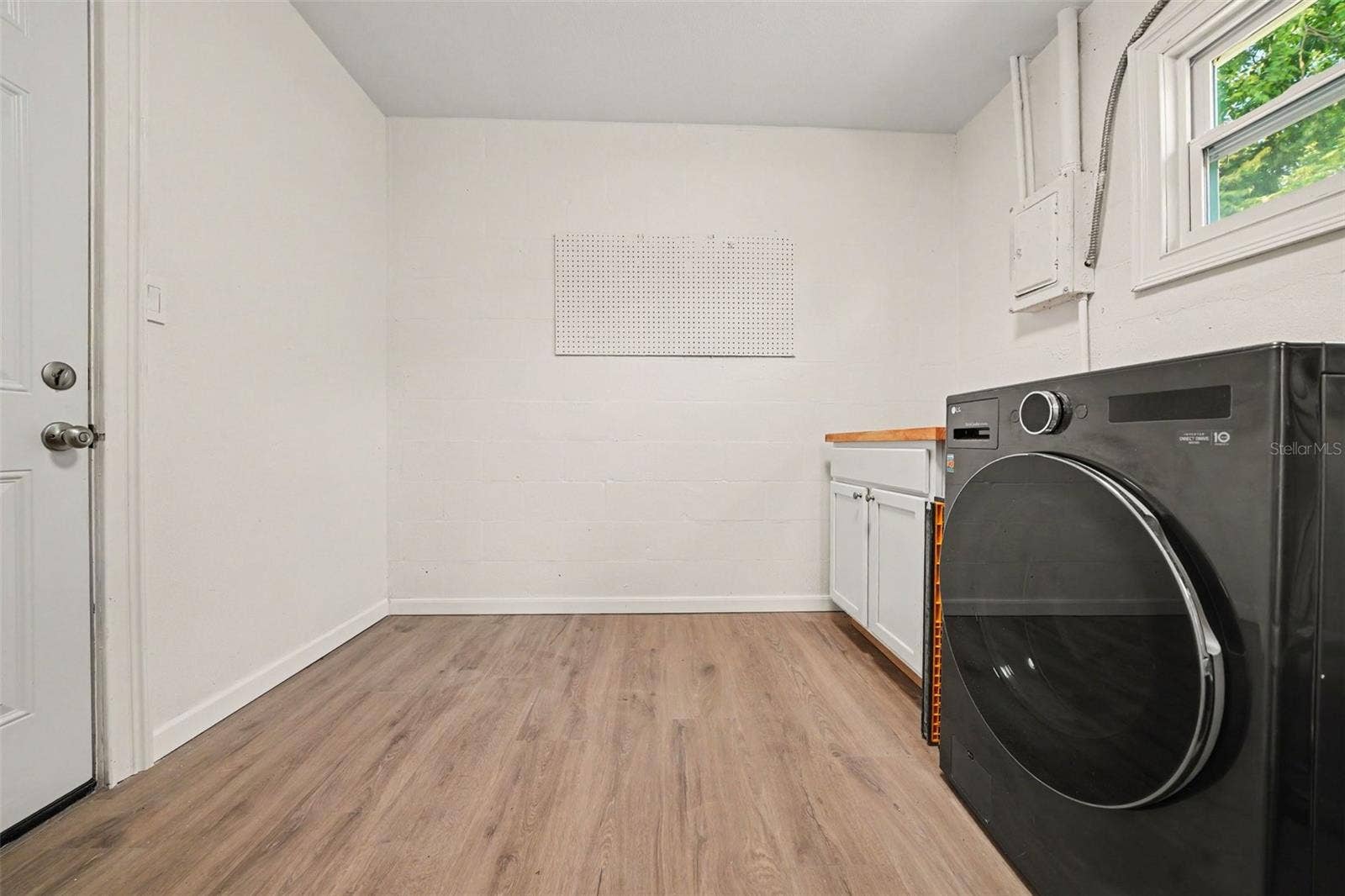 506 CAMBRIDGE CIRCLE, South Daytona, FL 32119 Spacious laundry room