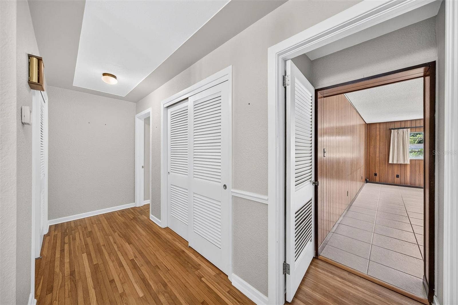 3206 ARDSLEY DRIVE, Orlando, FL 32804 Generous storage in hallway.