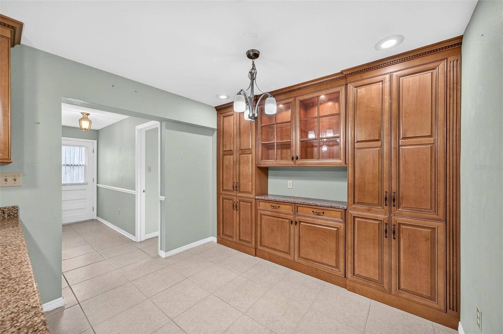 3206 ARDSLEY DRIVE, Orlando, FL 32804 Lots of storage.