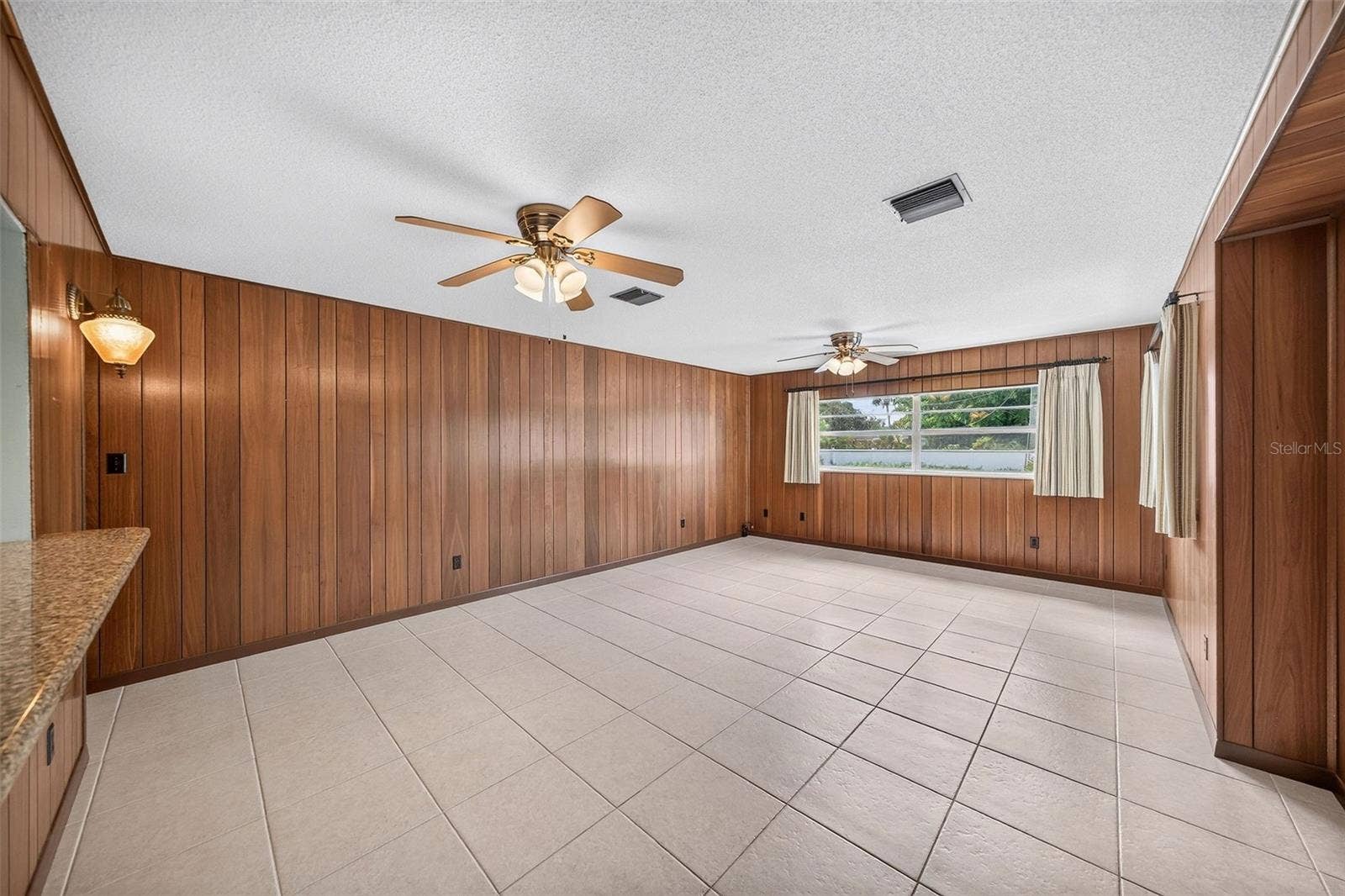 3206 ARDSLEY DRIVE, Orlando, FL 32804 Family room.