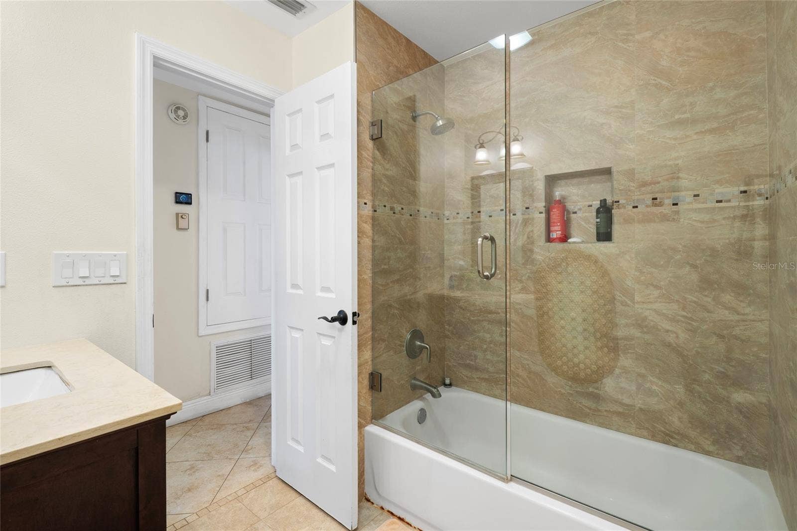 6729 EDGEWORTH DRIVE, Orlando, FL 32819 6729 EDGEWORTH DRIVE, Orlando, FL 32819