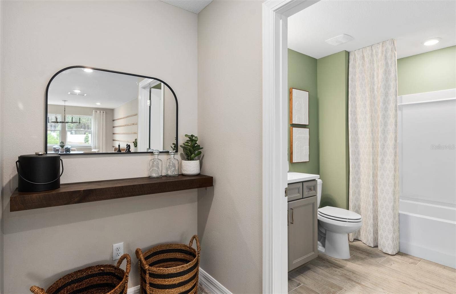 10227 PARKVIEW RESERVE LANE, Orlando, FL 32836 Model Home Design Only. Pictures and furnishings are for illustrative purposes only. Elevations, colors and options may vary. Furniture is for model home staging only.