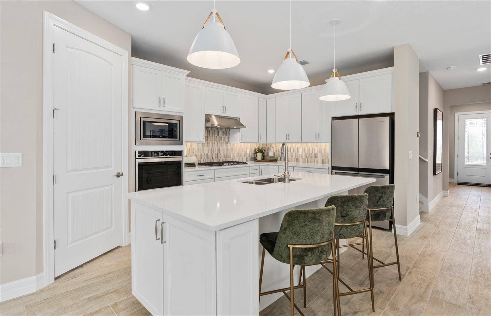 10227 PARKVIEW RESERVE LANE, Orlando, FL 32836 Model Home Design Only. Pictures and furnishings are for illustrative purposes only. Elevations, colors and options may vary. Furniture is for model home staging only.