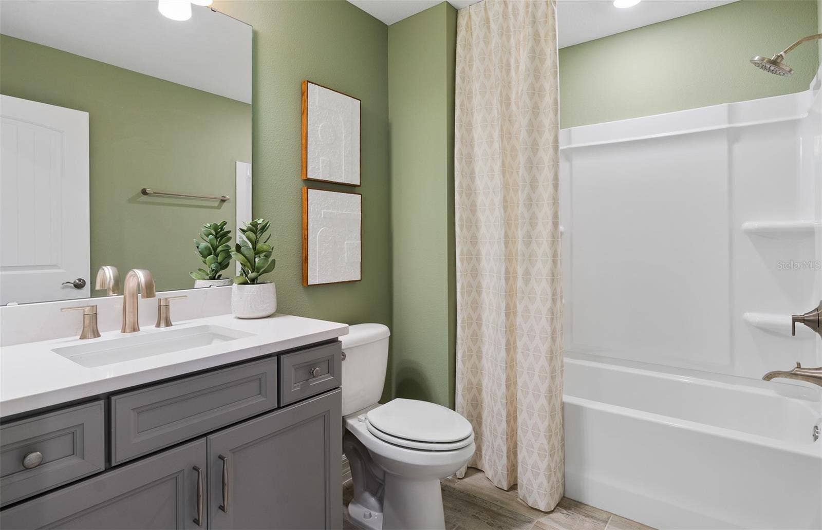 10227 PARKVIEW RESERVE LANE, Orlando, FL 32836 Model Home Design Only. Pictures and furnishings are for illustrative purposes only. Elevations, colors and options may vary. Furniture is for model home staging only.