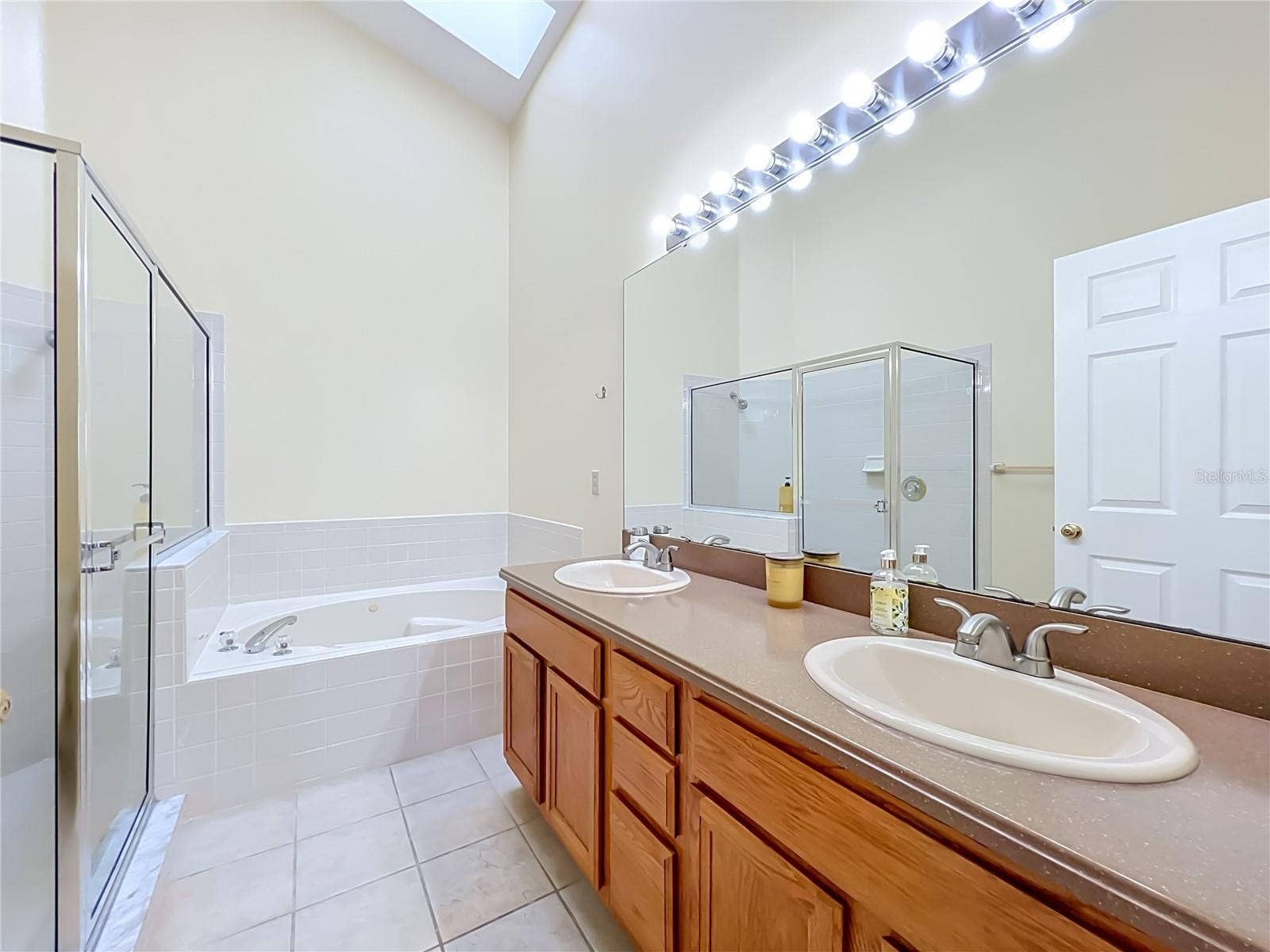 13343 HERON COVE DRIVE, Orlando, FL 32837 Master Baqthroom