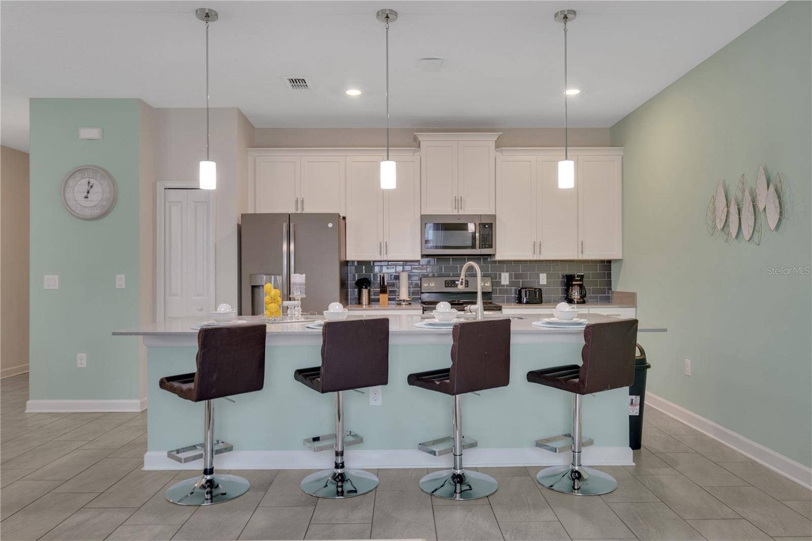 1557 SANDBAGGER DRIVE, Davenport, FL 33896 Kitchen bar