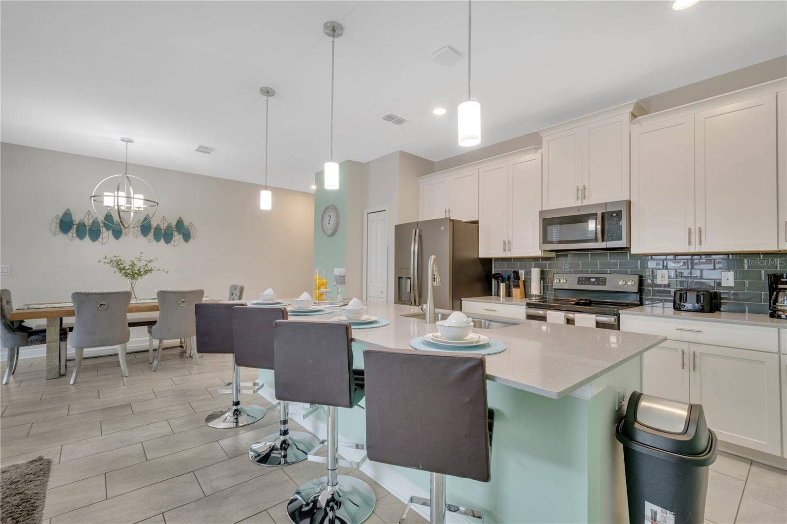 1557 SANDBAGGER DRIVE, Davenport, FL 33896 Kitchen bar