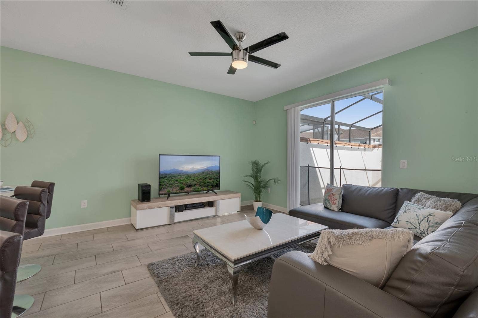 1557 SANDBAGGER DRIVE, Davenport, FL 33896 Living Room