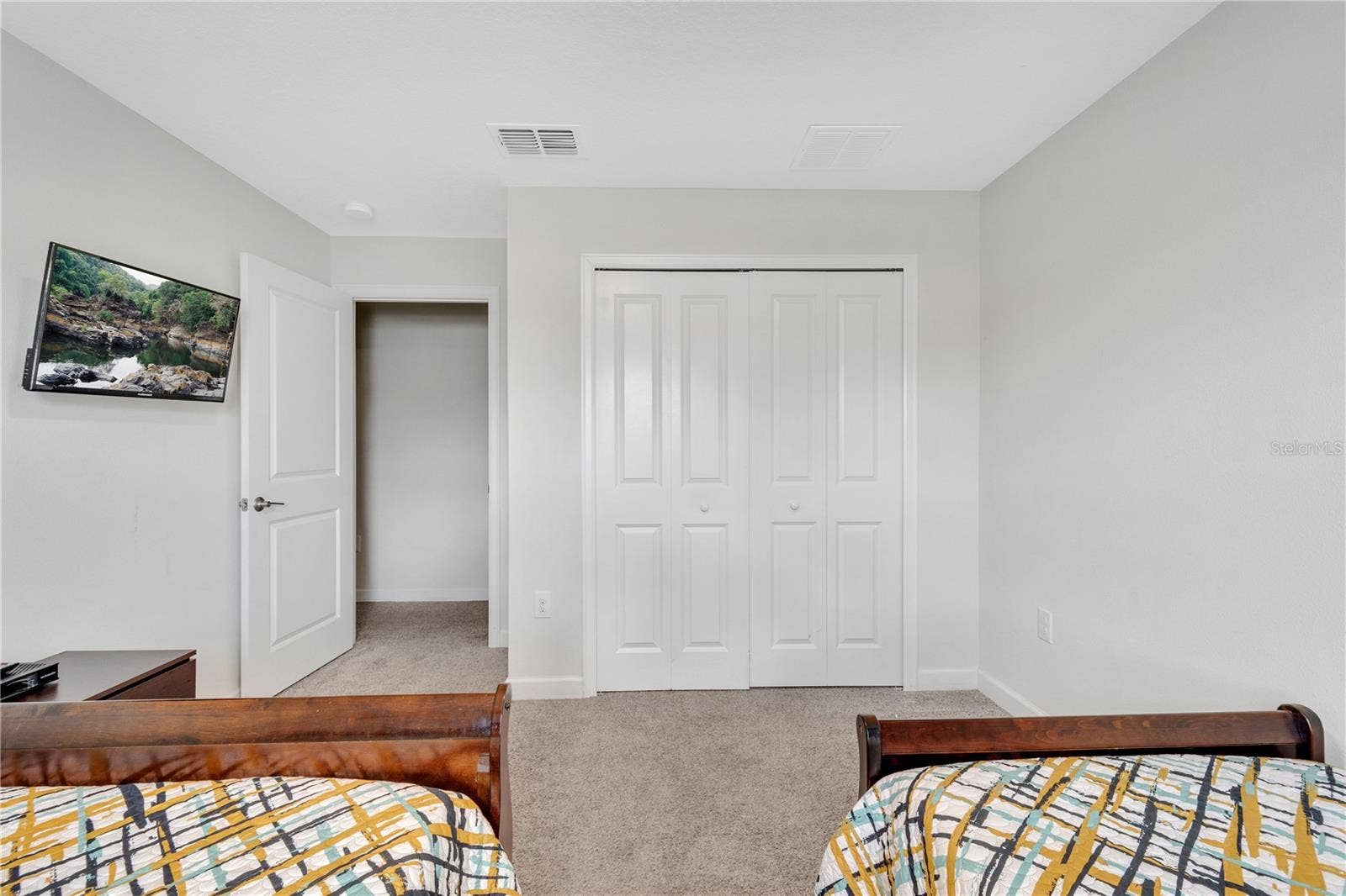 1557 SANDBAGGER DRIVE, Davenport, FL 33896 Bedroom 3 displaying closet and TV