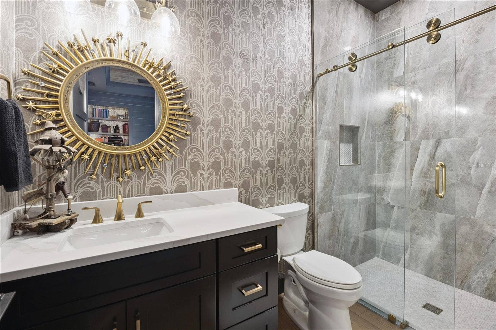 1032 GALSTON ALLEY, Winter Garden, FL 34787 Ensuite bathroom #2 (mirror to be changed)