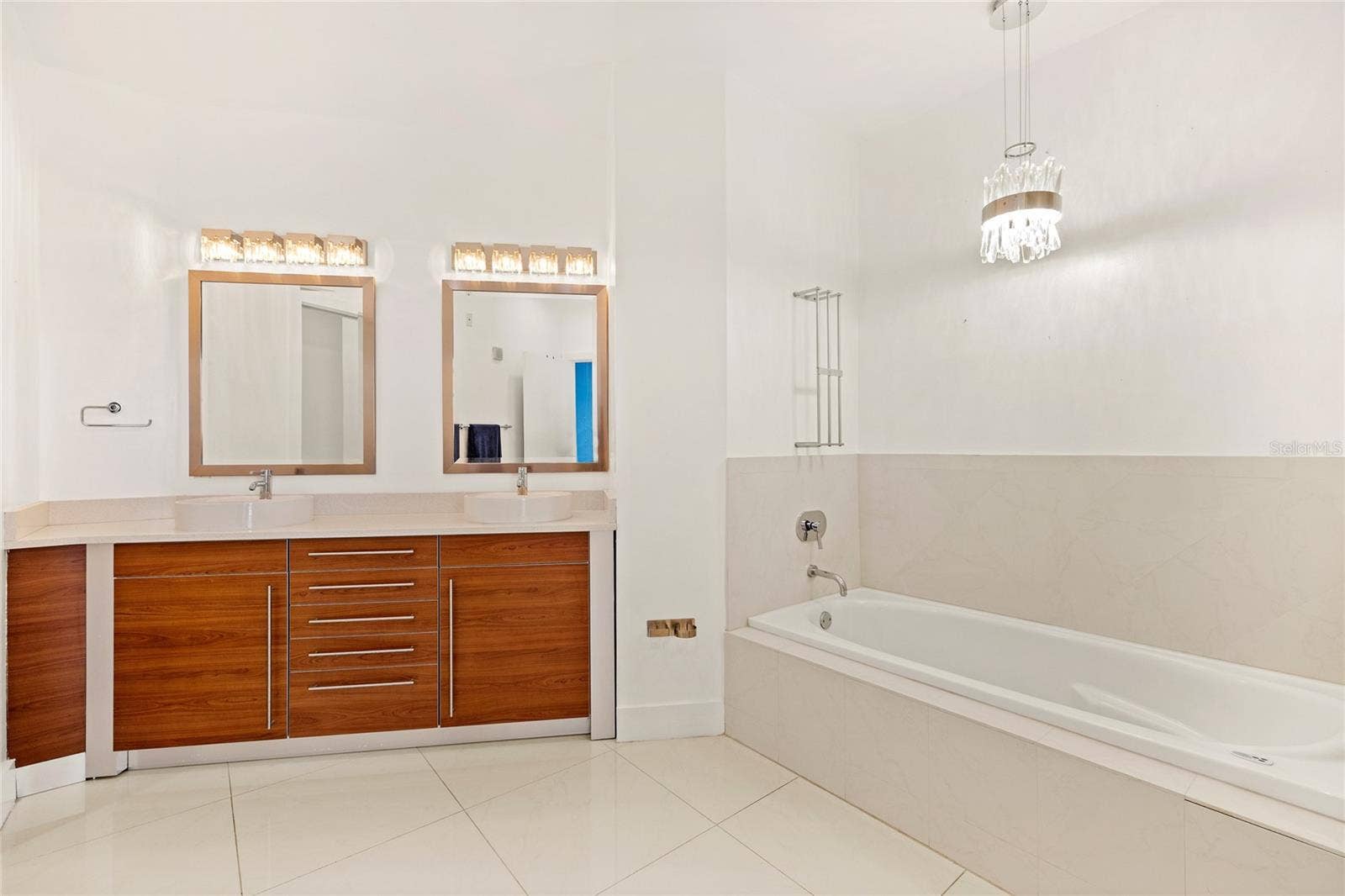 260 S OSCEOLA AVENUE, #1611, Orlando, FL 32801 260 S OSCEOLA AVENUE, #1611, Orlando, FL 32801