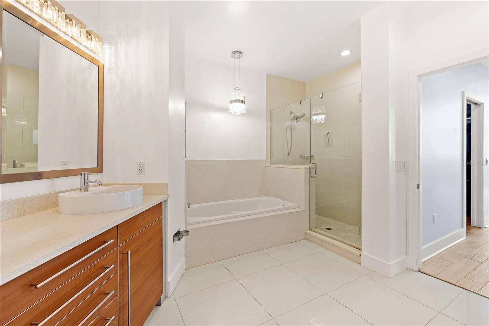 260 S OSCEOLA AVENUE, #1611, Orlando, FL 32801 260 S OSCEOLA AVENUE, #1611, Orlando, FL 32801
