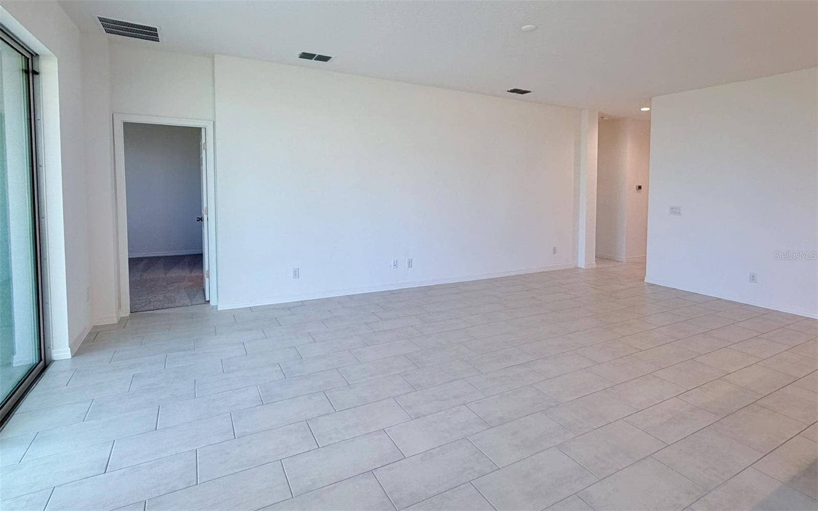 6736 SPOTTED EAGLE LOOP, Howey In The Hills, FL 34737