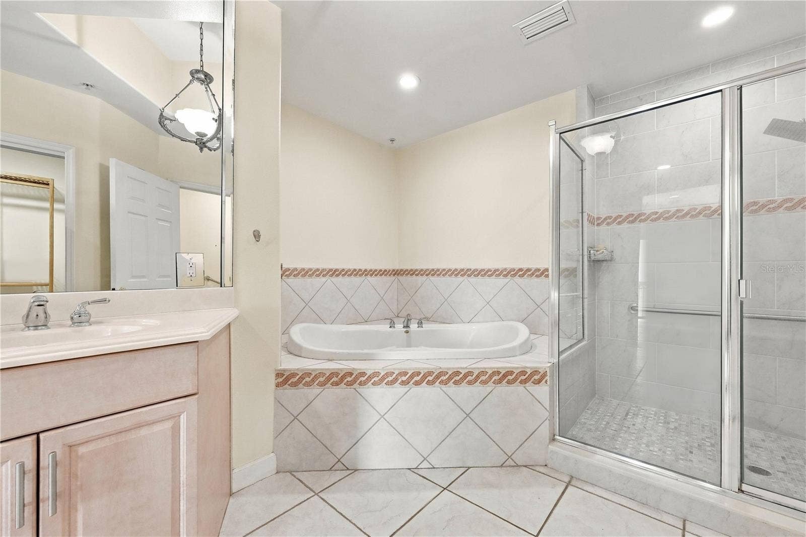 8749 THE ESPLANADE, #16, Orlando, FL 32836 8749 THE ESPLANADE, #16, Orlando, FL 32836