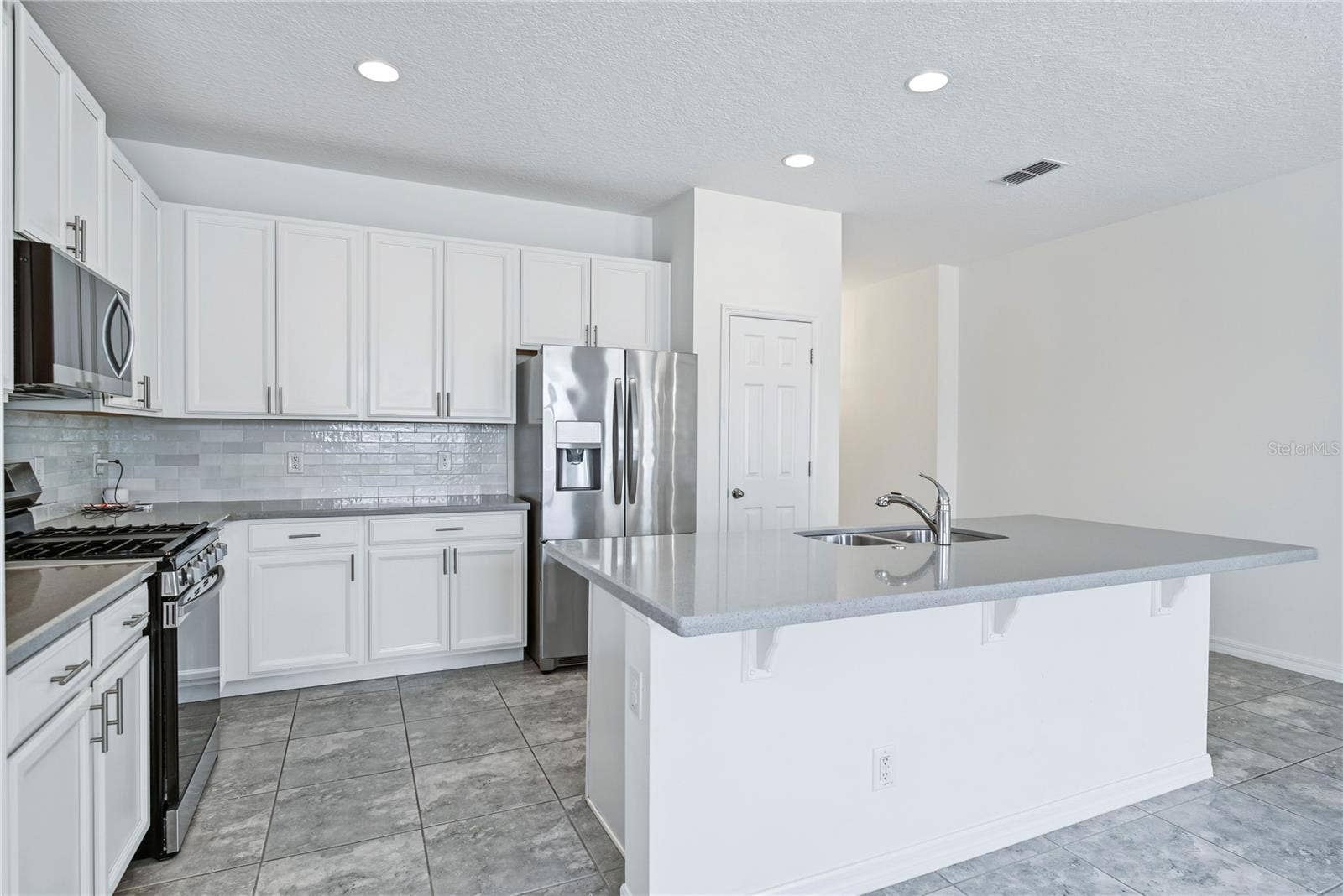 2212 NAPONE LANE, Minneola, FL 34715