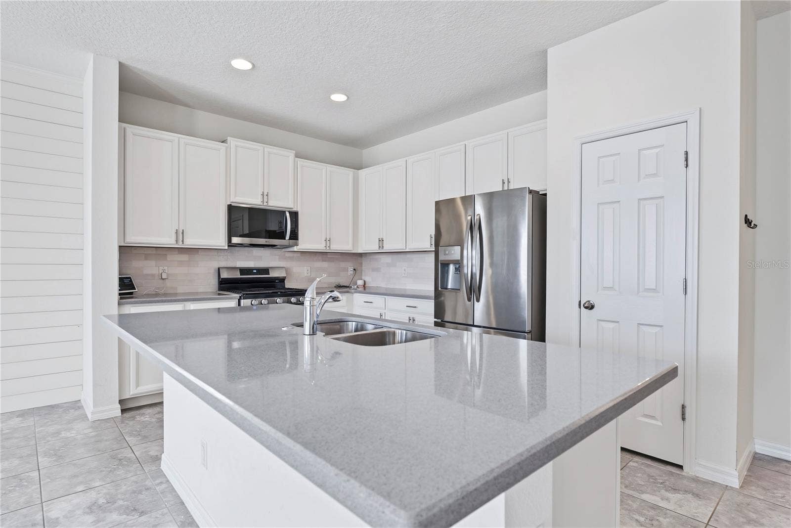 2212 NAPONE LANE, Minneola, FL 34715
