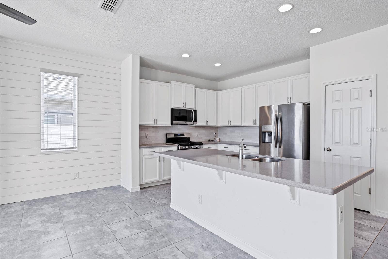 2212 NAPONE LANE, Minneola, FL 34715