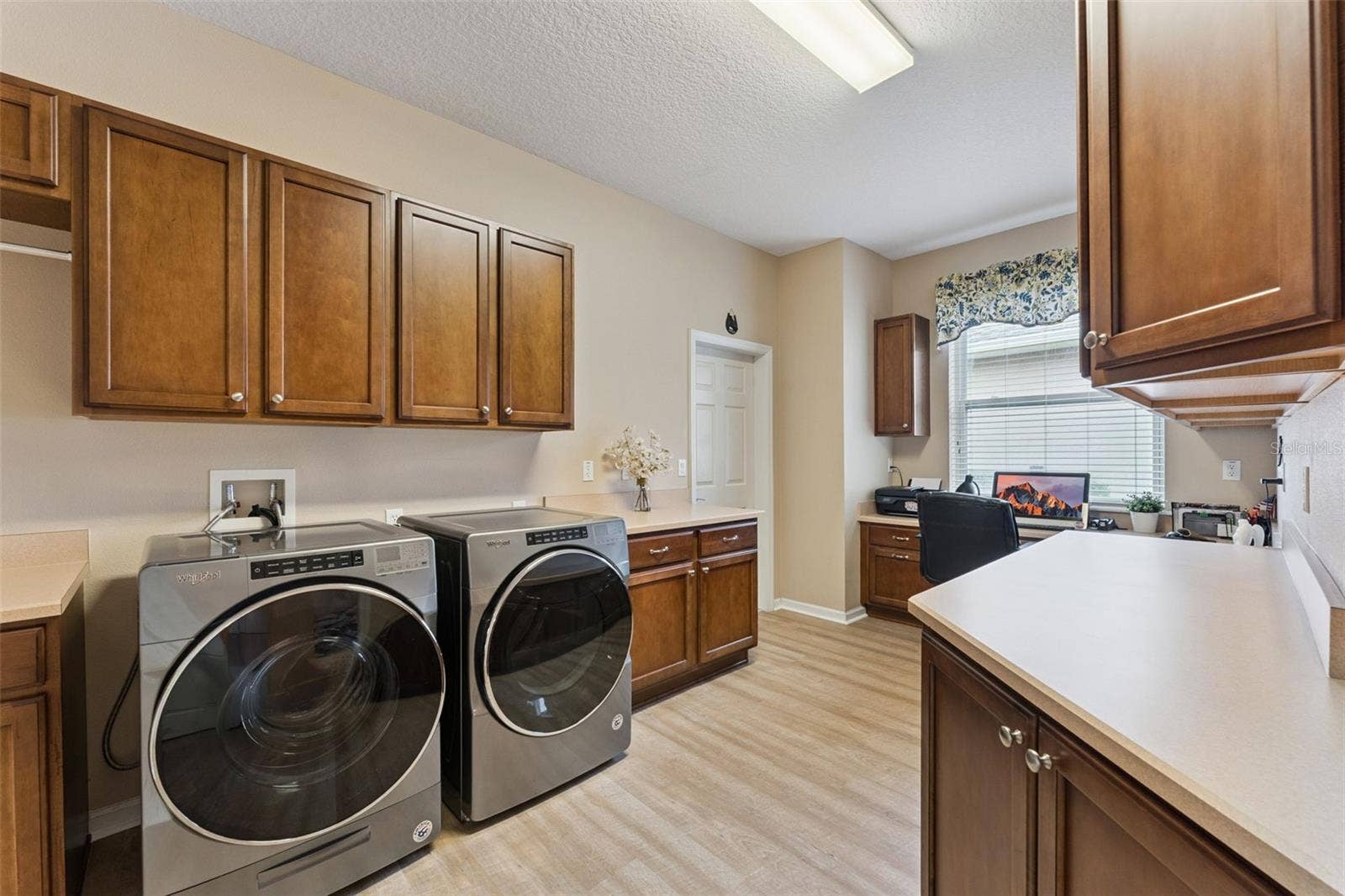 202 DRUMMOND LANE, Deland, FL 32724 17' x 10'6" "Smart Room" w/ washer, electric dryer, built-in desk & storage cabinets