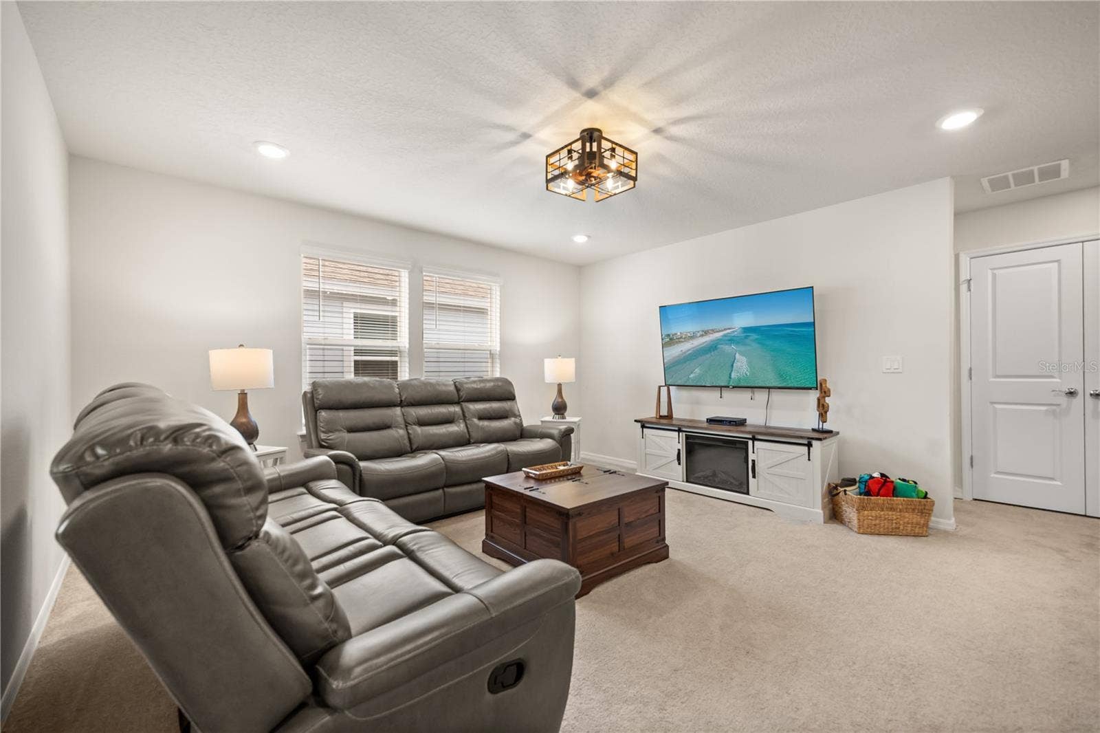 4039 LANA AVENUE, Davenport, FL 33897 4039 LANA AVENUE, Davenport, FL 33897