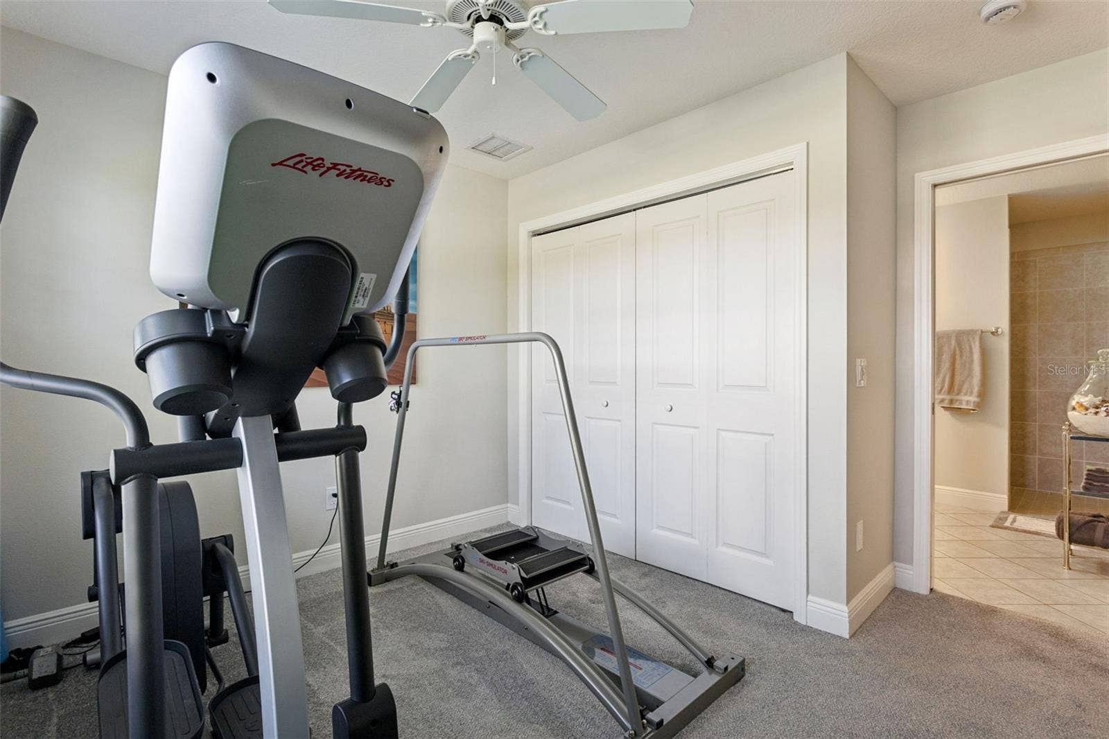 842 LUCKY LANE, The Villages, FL 32162 In-law suite/Bedroom 3 with private bathroom and roll in shower