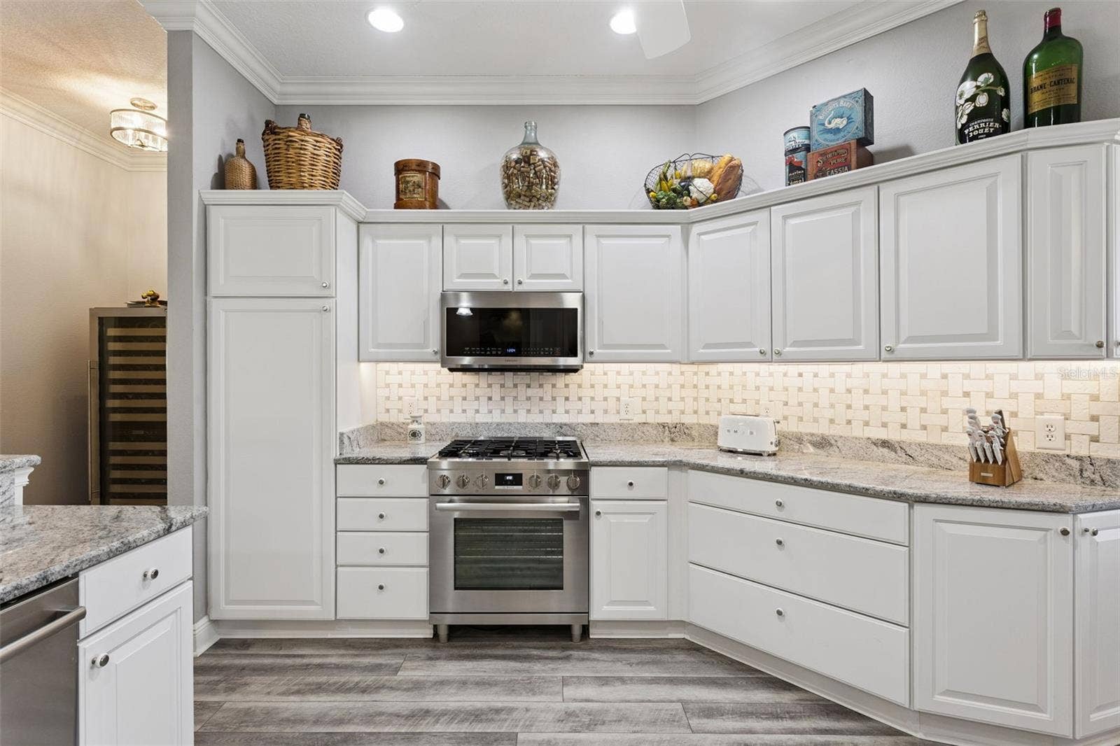 842 LUCKY LANE, The Villages, FL 32162 Gas range