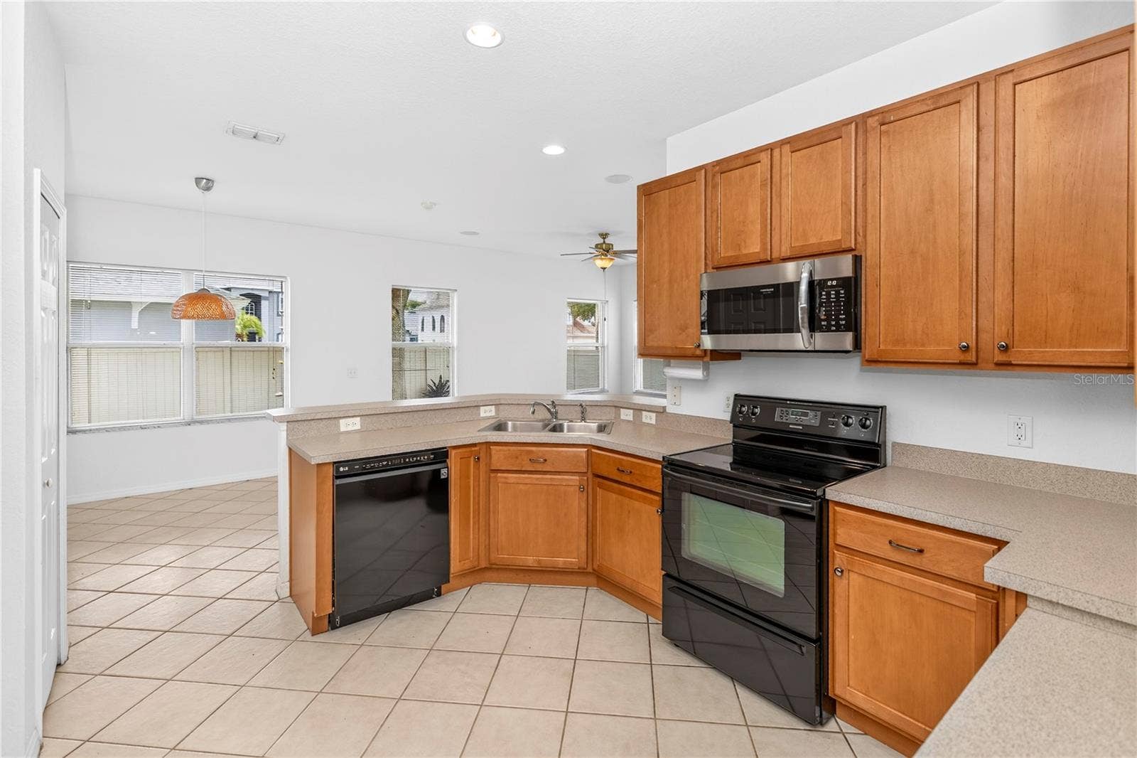 330 LAKE AMBERLEIGH DRIVE, Winter Garden, FL 34787 330 LAKE AMBERLEIGH DRIVE, Winter Garden, FL 34787