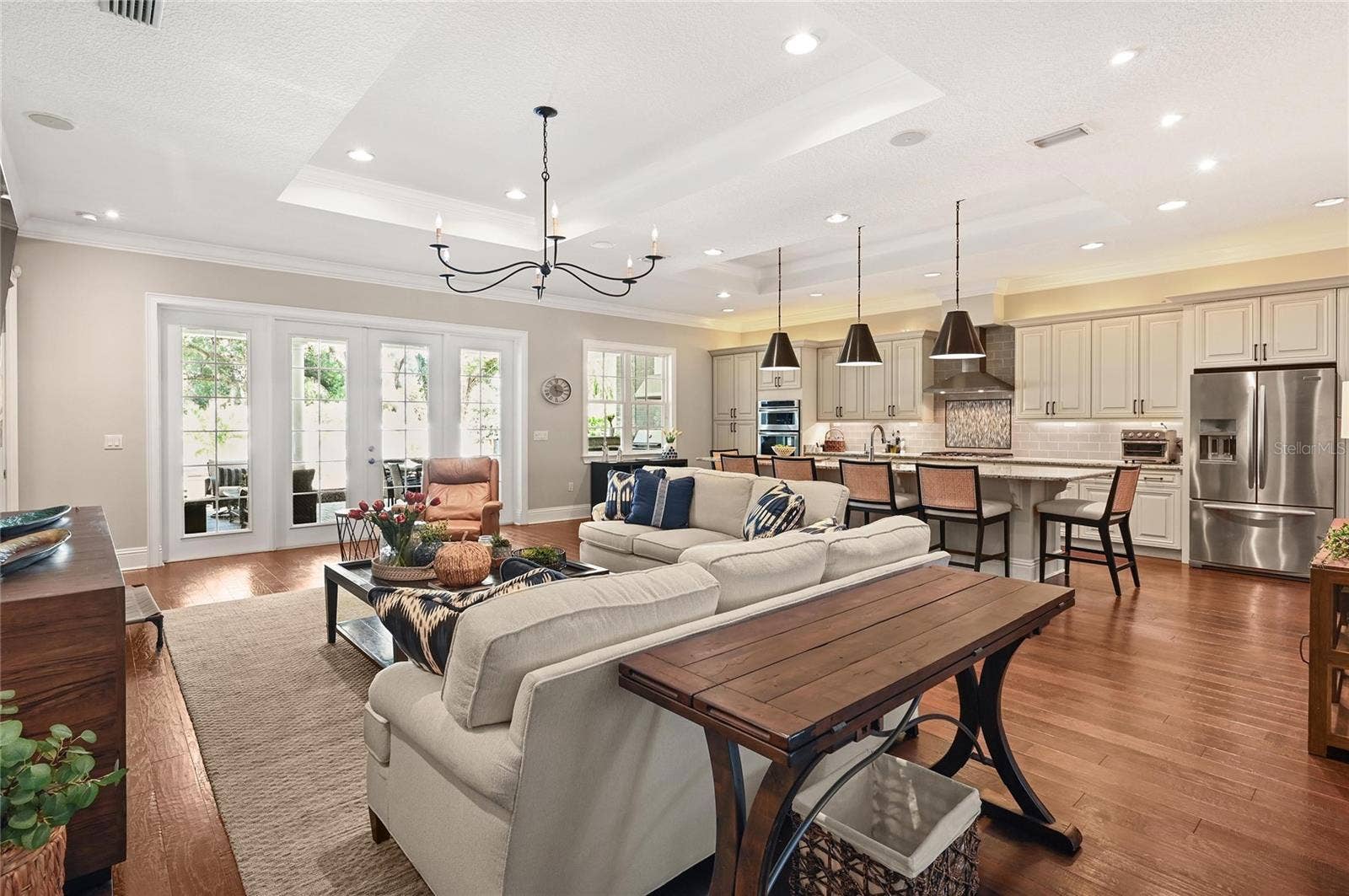 1951 WINTER PARK ROAD, Winter Park, FL 32789 The large chef kitchen overlooks a generous family room, creating the perfect space for family and friends to gather.