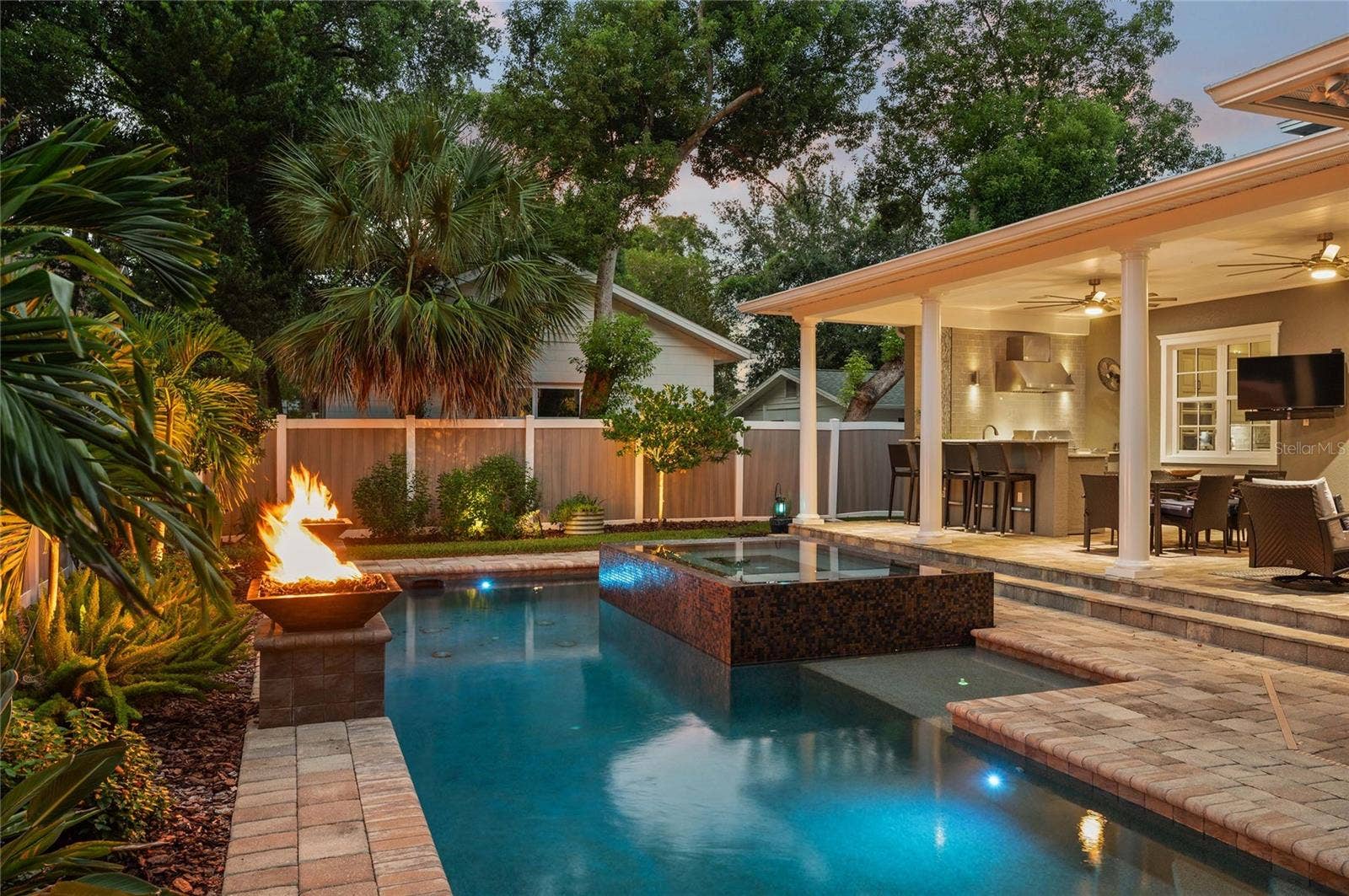 1951 WINTER PARK ROAD, Winter Park, FL 32789 Two beach areas with bubblers flank the spa.