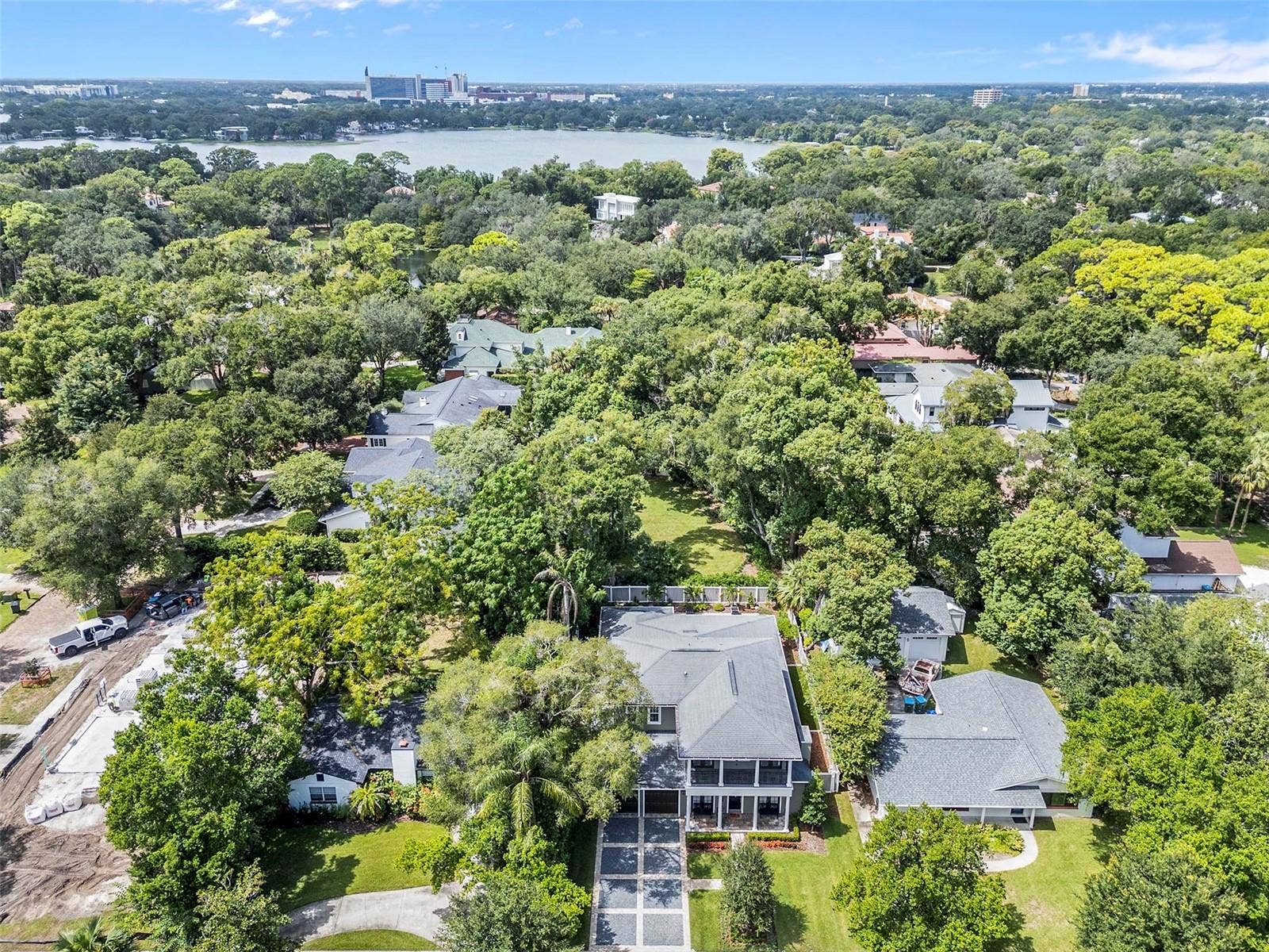 1951 WINTER PARK ROAD, Winter Park, FL 32789 The established neighborhood of Charmont is a Winter Park favorite for its tree canopy, excellent schools, and convenient location.