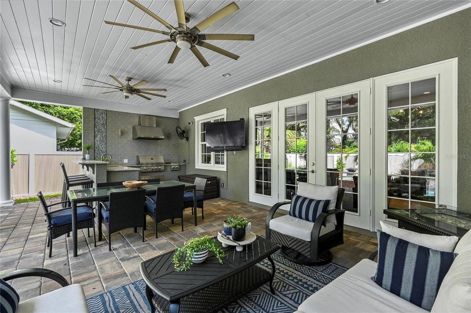 1951 WINTER PARK ROAD, Winter Park, FL 32789 The back patio is a stunning living area providing room for seating, dining, cooking and entertaining, with the heavenly and lush landscape being reflected on all sides.