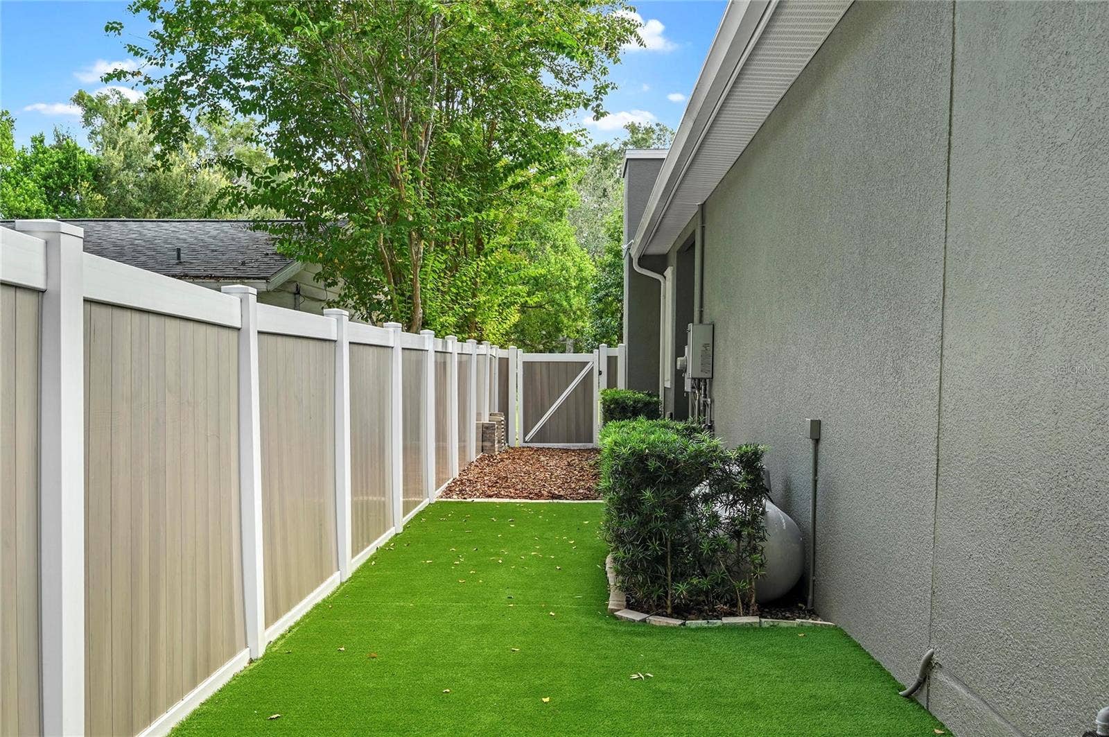 1951 WINTER PARK ROAD, Winter Park, FL 32789 A turfed area is perfect for pets!