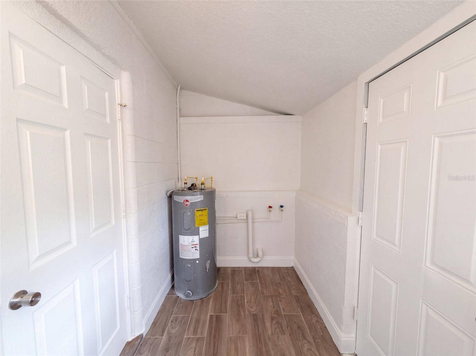 2406 E CURTIS STREET, Tampa, FL 33610 2406 E CURTIS STREET, Tampa, FL 33610