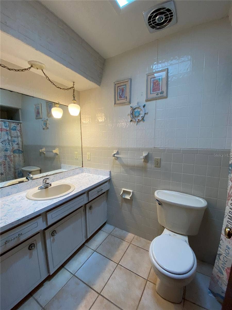 825 CAREY DRIVE, South Daytona, FL 32119 Bath