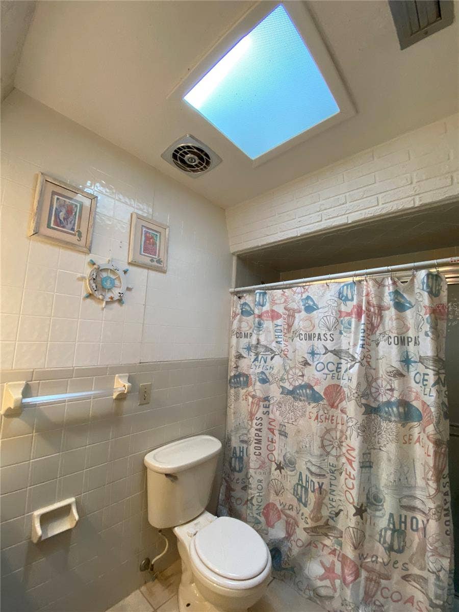 825 CAREY DRIVE, South Daytona, FL 32119 Bath