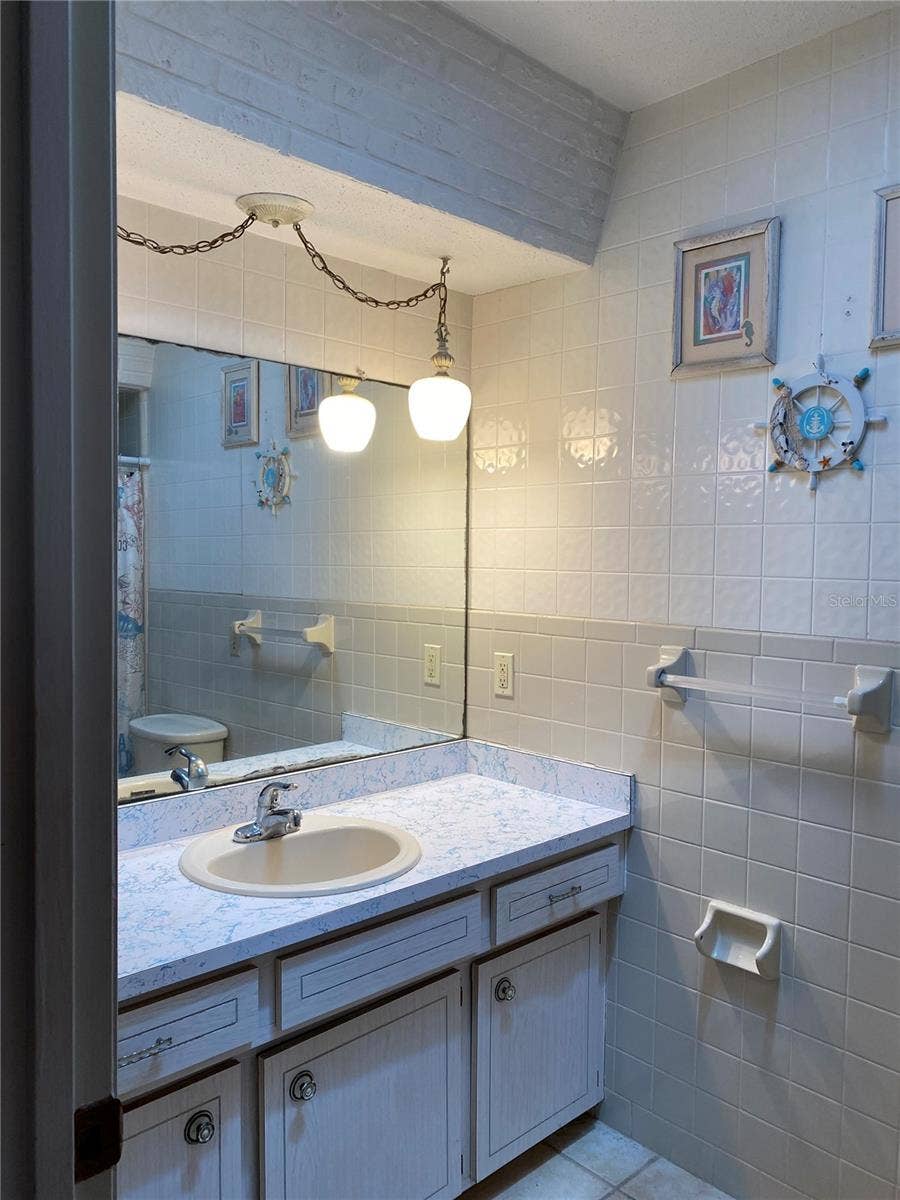 825 CAREY DRIVE, South Daytona, FL 32119 Bath