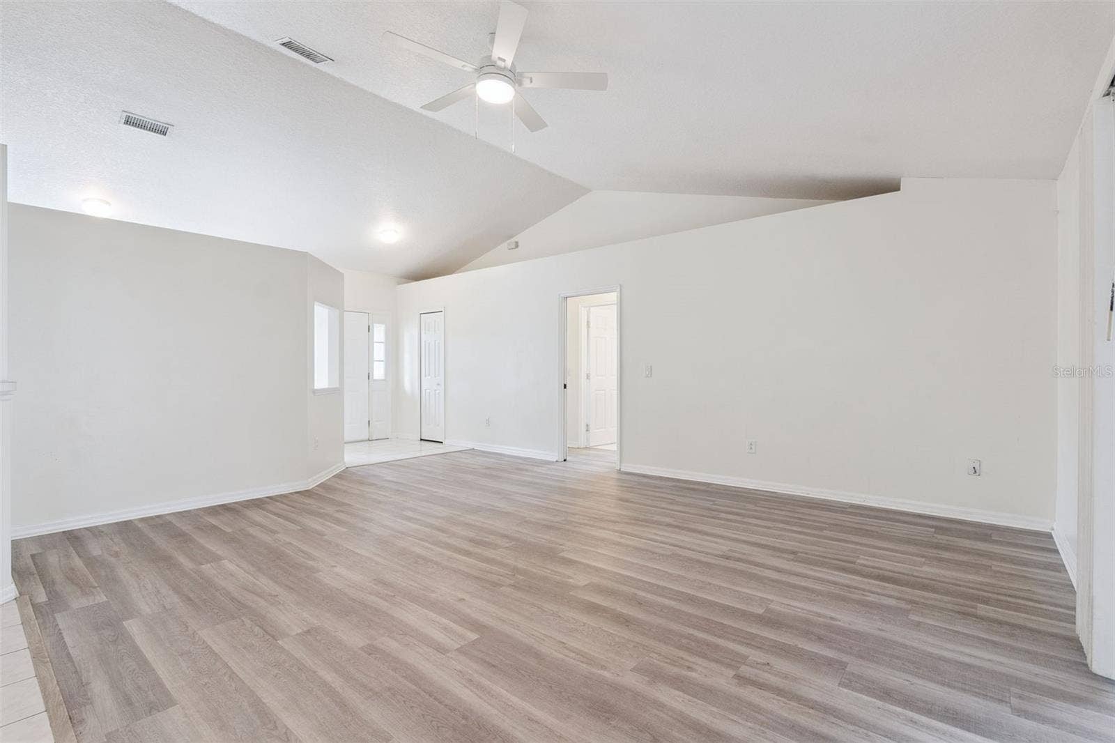 630 PARK VALLEY CIRCLE, Minneola, FL 34715 630 PARK VALLEY CIRCLE, Minneola, FL 34715