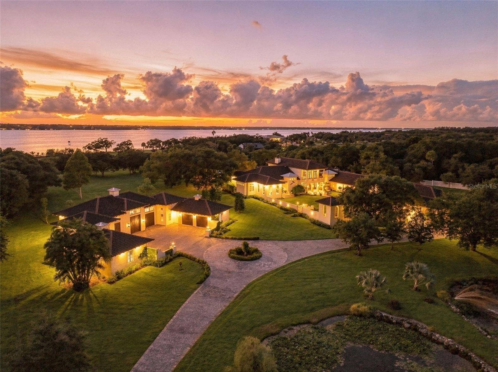 6075 S TROPICAL TRAIL, Merritt Island, FL 32952