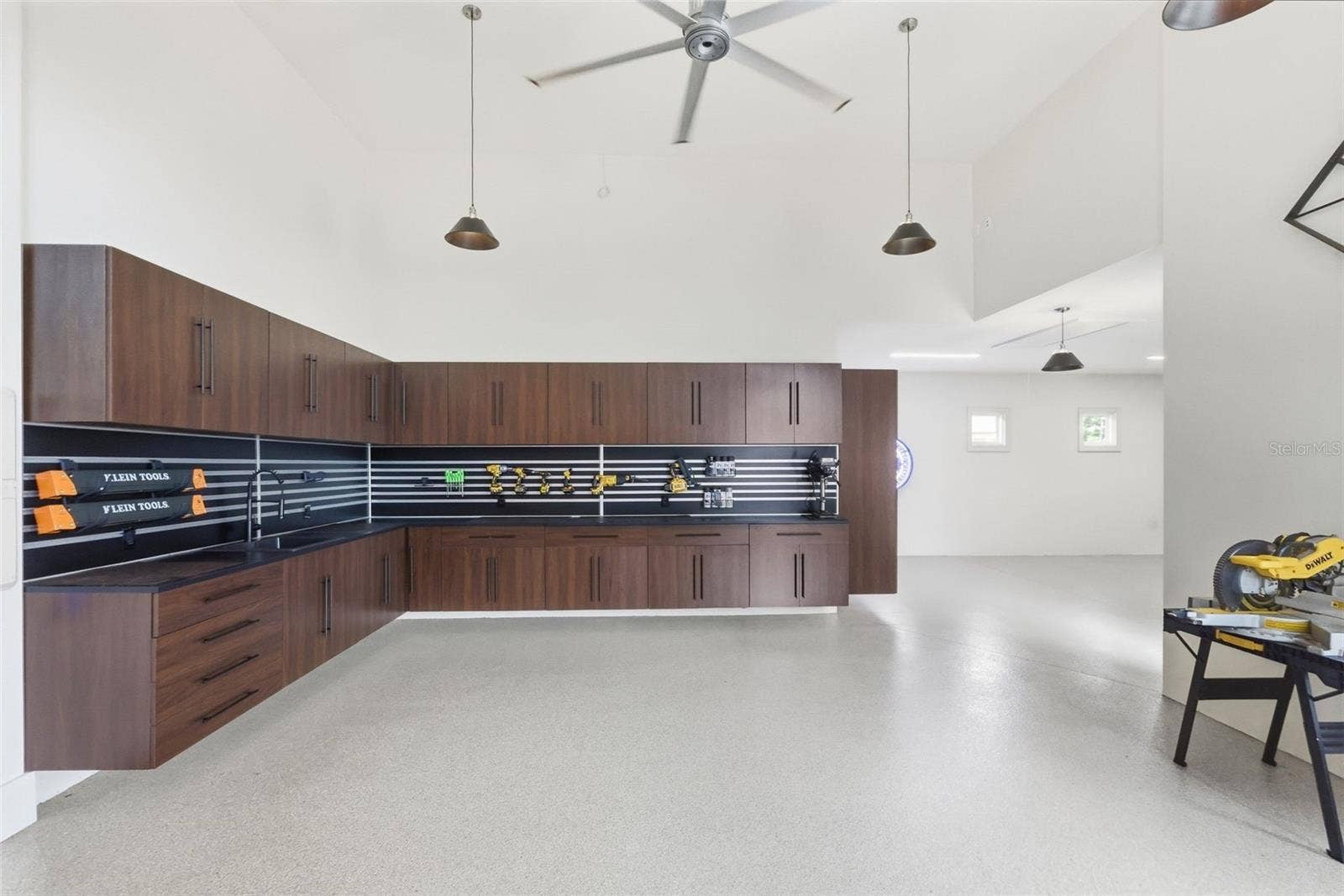 6075 S TROPICAL TRAIL, Merritt Island, FL 32952